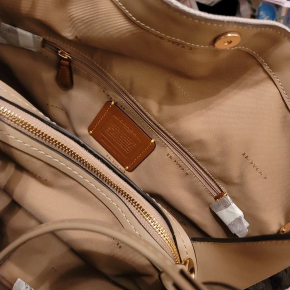 Coach - Picture 4 of 12